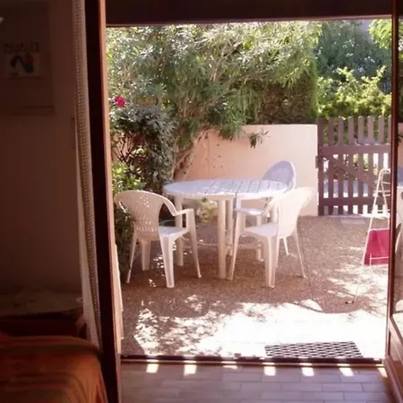 Tatil Evi Spacious Cocoon With Terrace Near The Sea